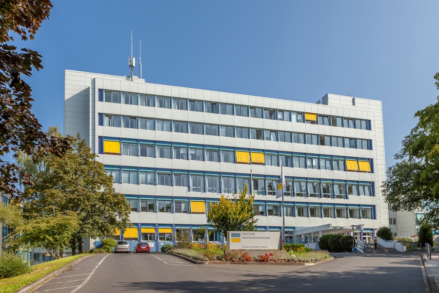 Frontansicht des Reha-Zentrum Bad Homburg | Klinik Wingertsberg  Frontansicht des Reha-Zentrum Bad Homburg | Klinik Wingertsberg